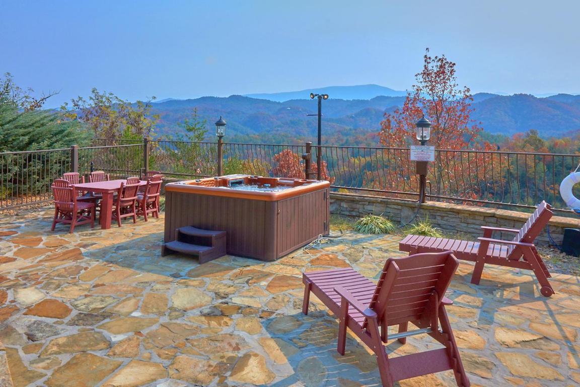 Journey'S End, 5 Bedrooms, Sleeps 12, Private Outdoor Pool, Theater, Sauna Sevierville Zewnętrze zdjęcie