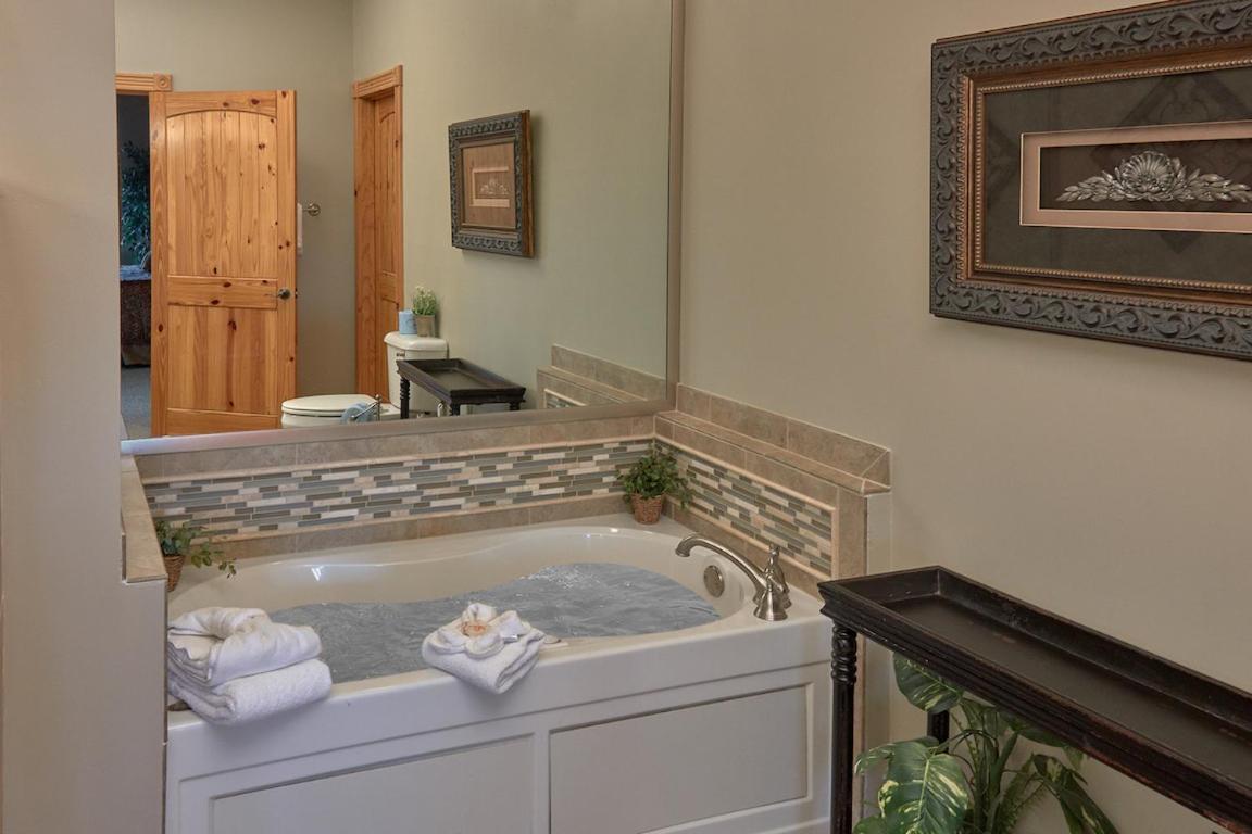 Journey'S End, 5 Bedrooms, Sleeps 12, Private Outdoor Pool, Theater, Sauna Sevierville Zewnętrze zdjęcie